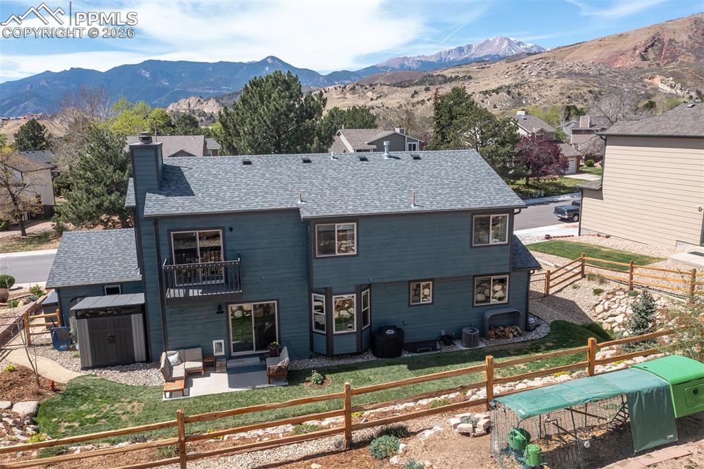 Image 40 of 50: Back of Structure