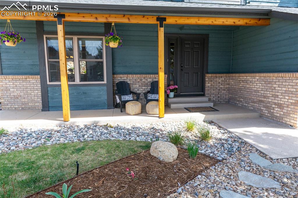 Image 6 of 50: Entry