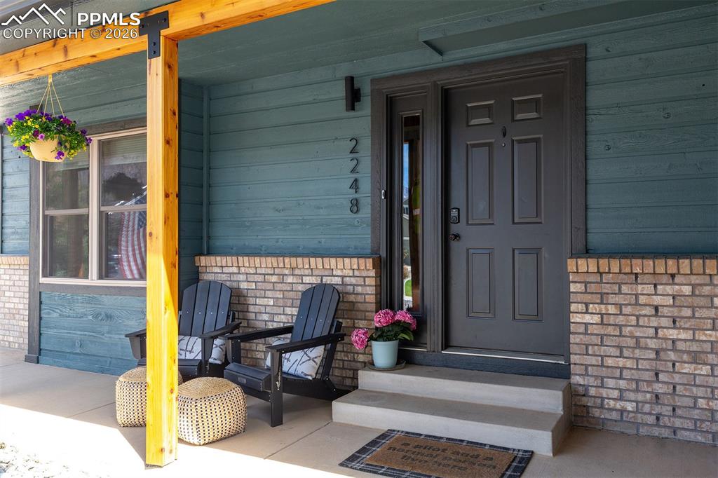 Image 8 of 50: Entry