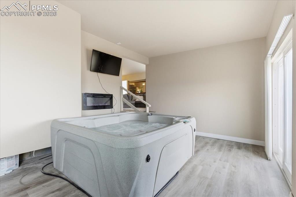 Image 16 of 35: Bedroom