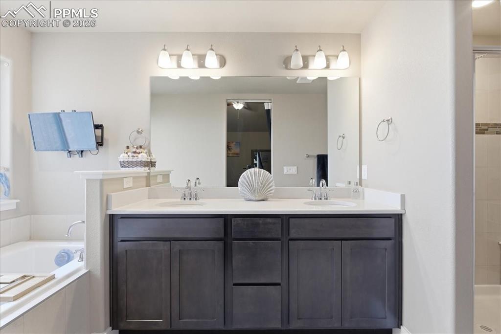 Image 19 of 35: Bathroom