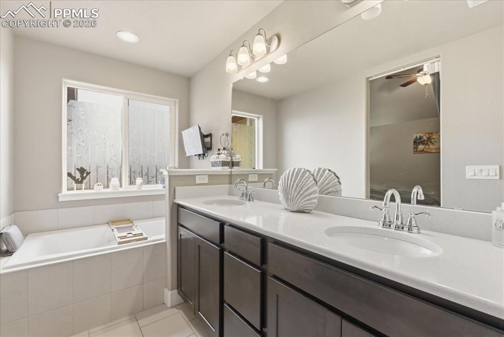 Image 21 of 35: Bathroom