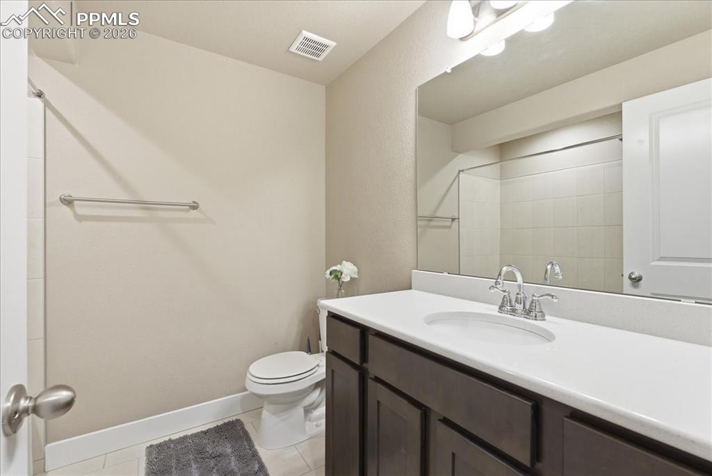 Image 32 of 35: Bathroom