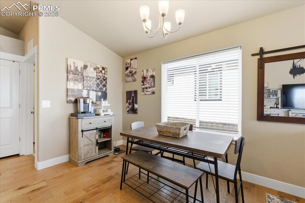 Image 8 of 35: Dining Area