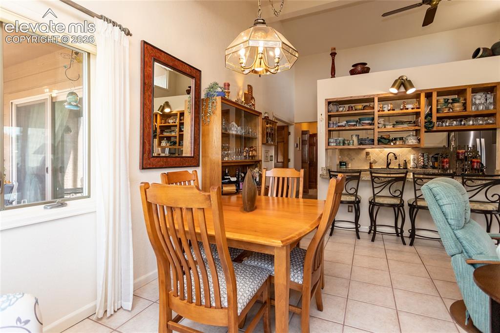 Image 12 of 50: Dining Area
