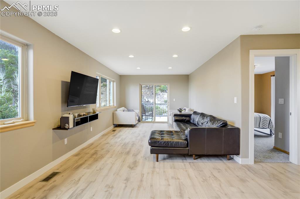 Image 18 of 43: Living Room