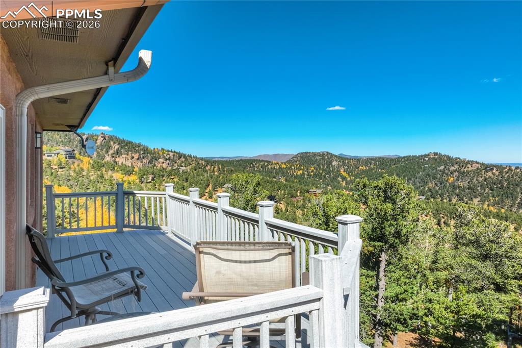 Image 23 of 43: Deck