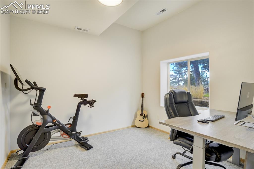 Image 35 of 43: Office