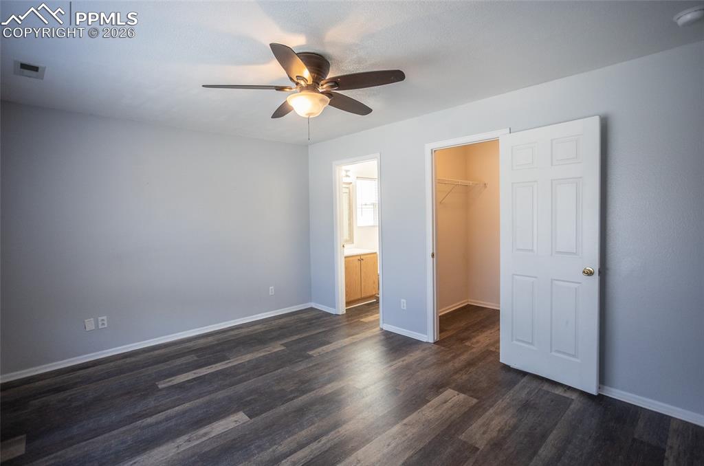 Image 13 of 25: Bedroom