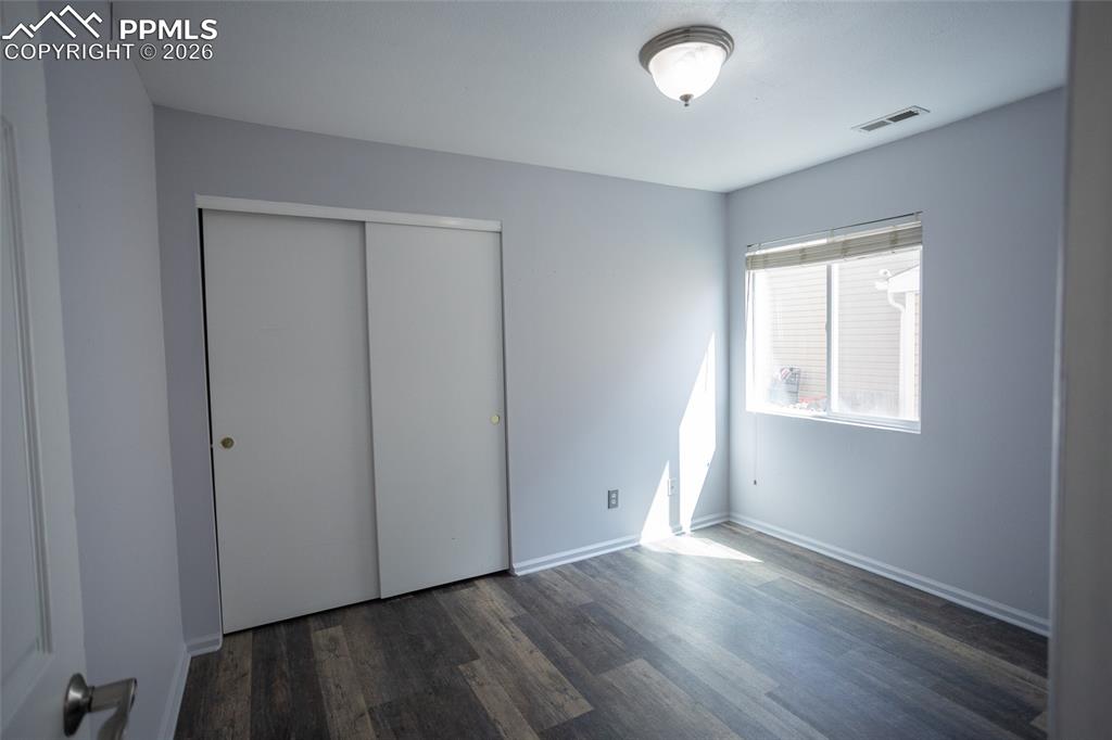 Image 15 of 25: Bedroom