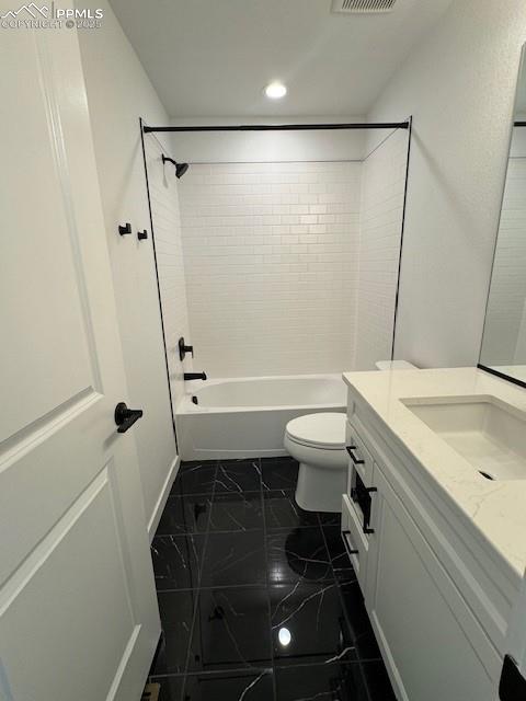 Image 15 of 21: Bathroom