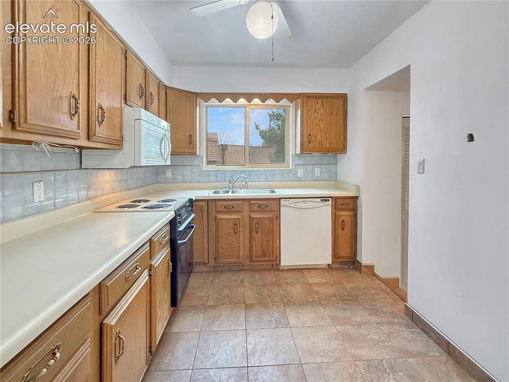 Image 9 of 19: Kitchen