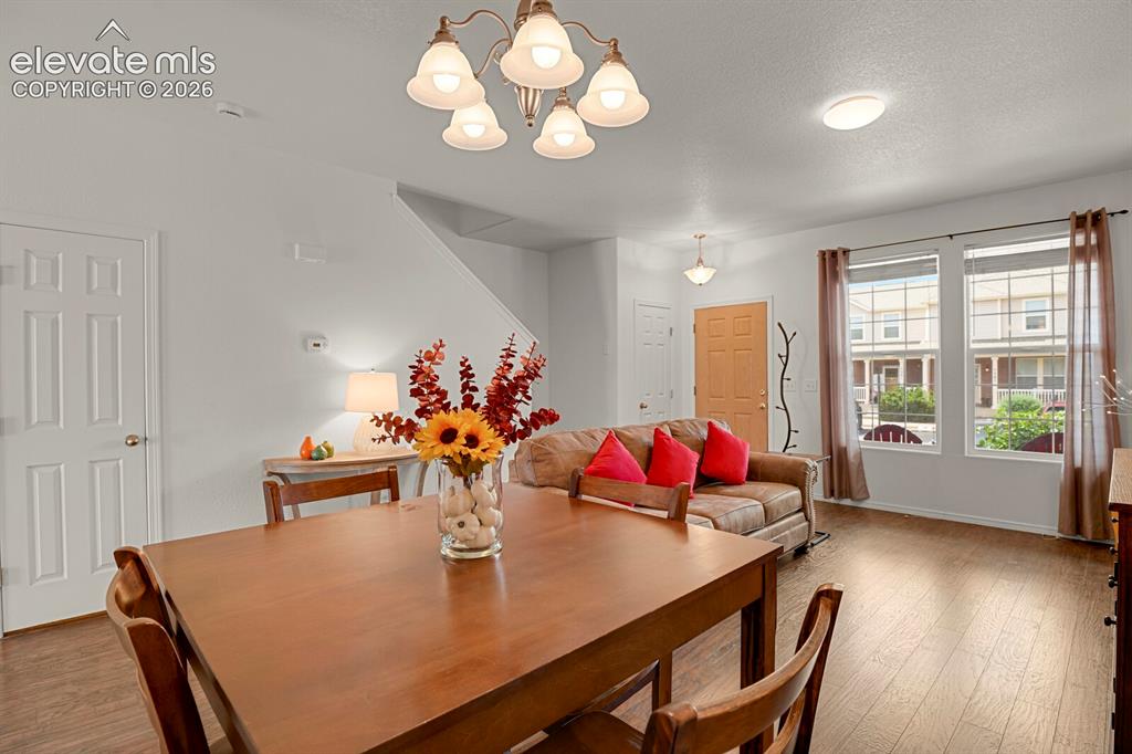 Image 10 of 28: Dining Area