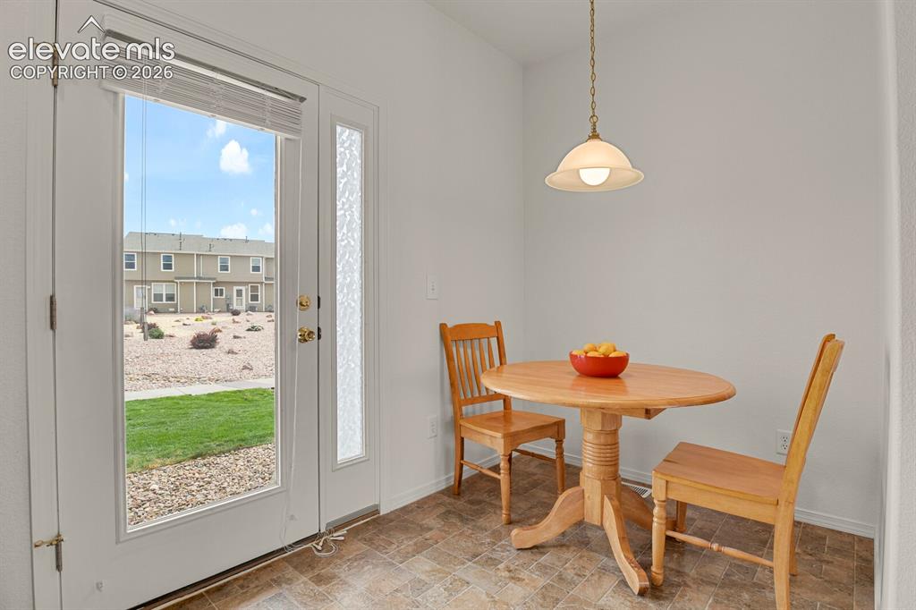Image 11 of 28: Dining Area