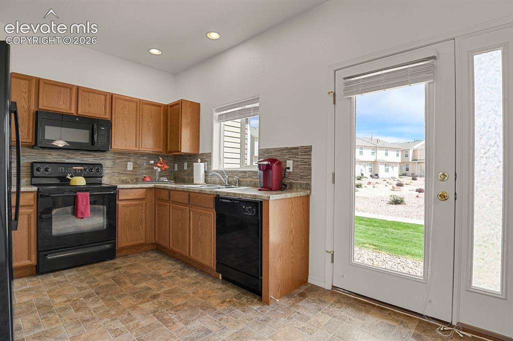 Image 12 of 28: Kitchen