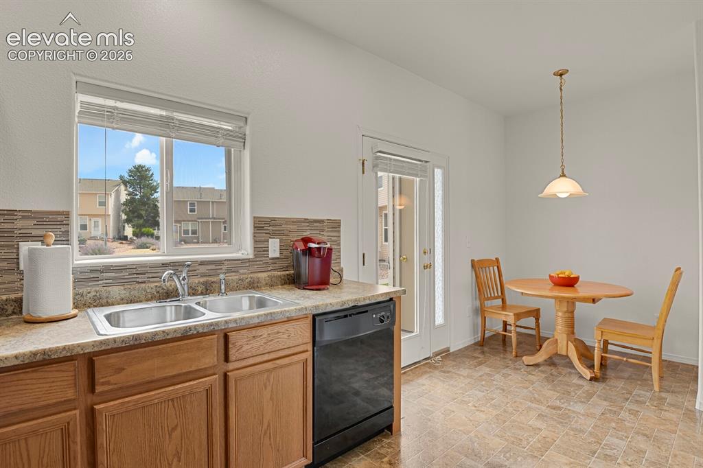 Image 14 of 28: Kitchen