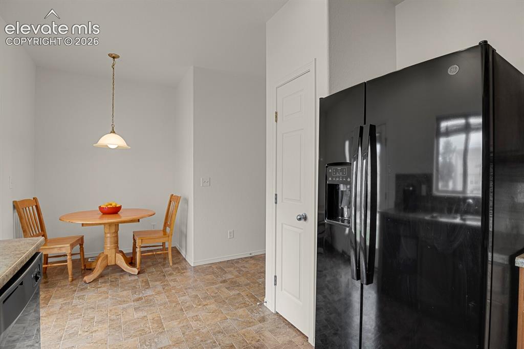 Image 15 of 28: Kitchen