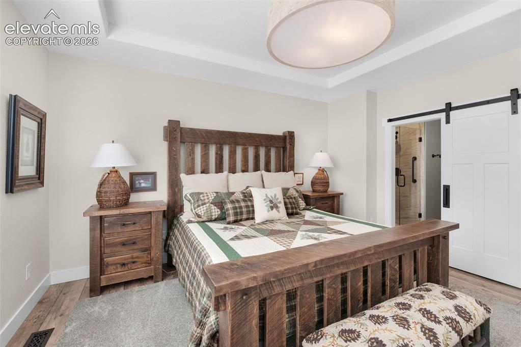 Image 14 of 48: Bedroom