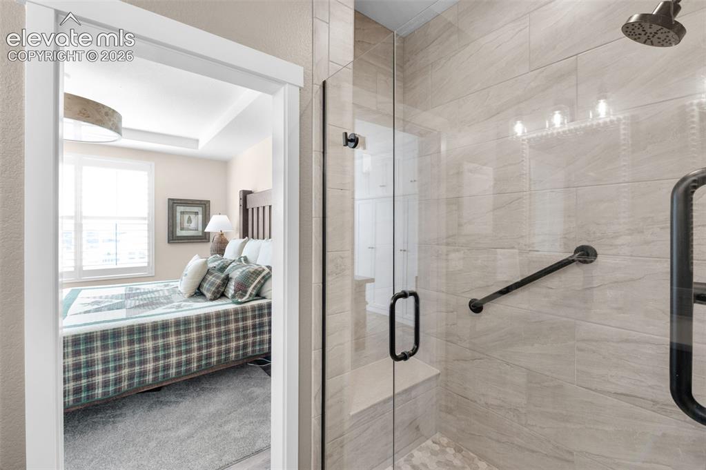 Image 17 of 48: Bathroom