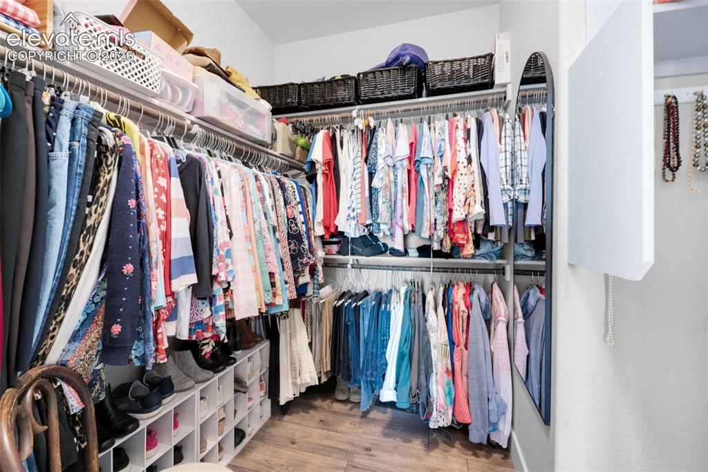 Image 18 of 48: Closet