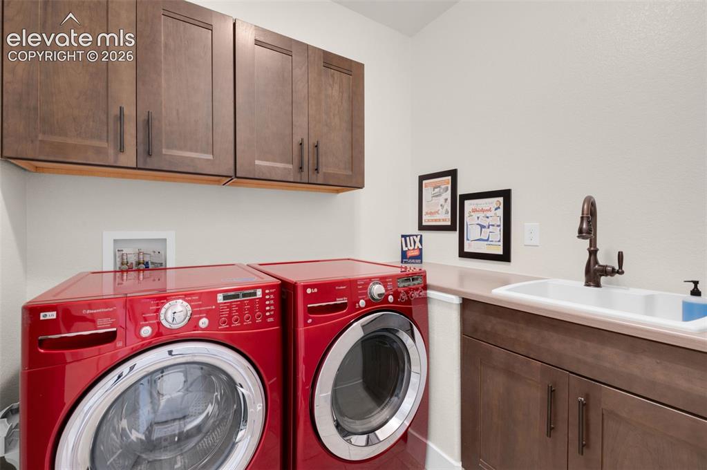Image 22 of 48: Laundry