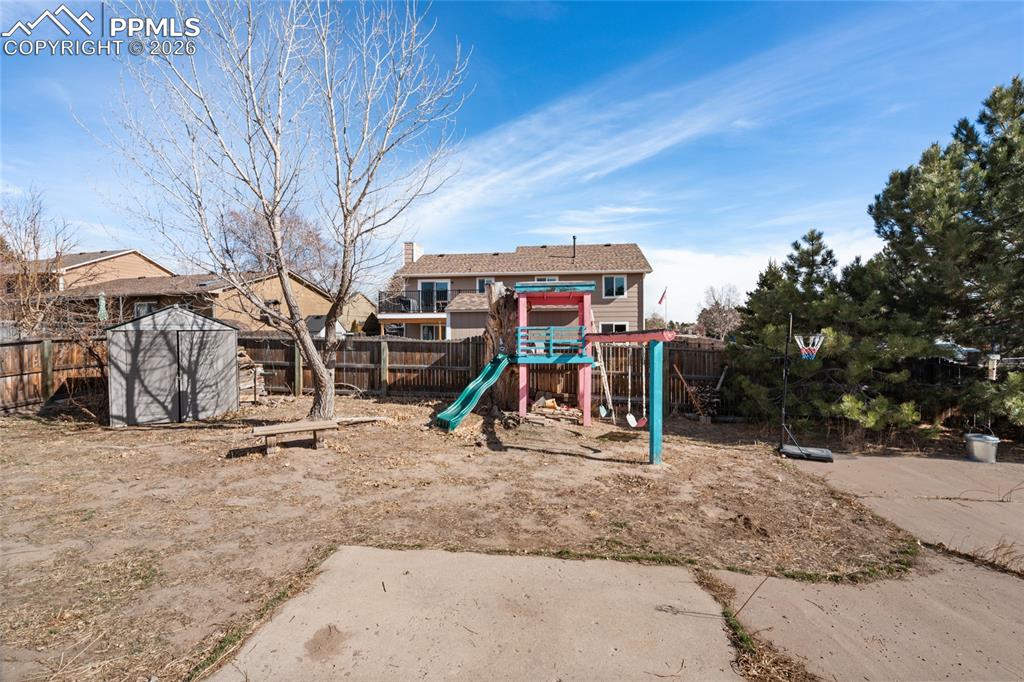 Image 24 of 27: Mature trees will give some shade and privacy. This yard is a blank canvas.