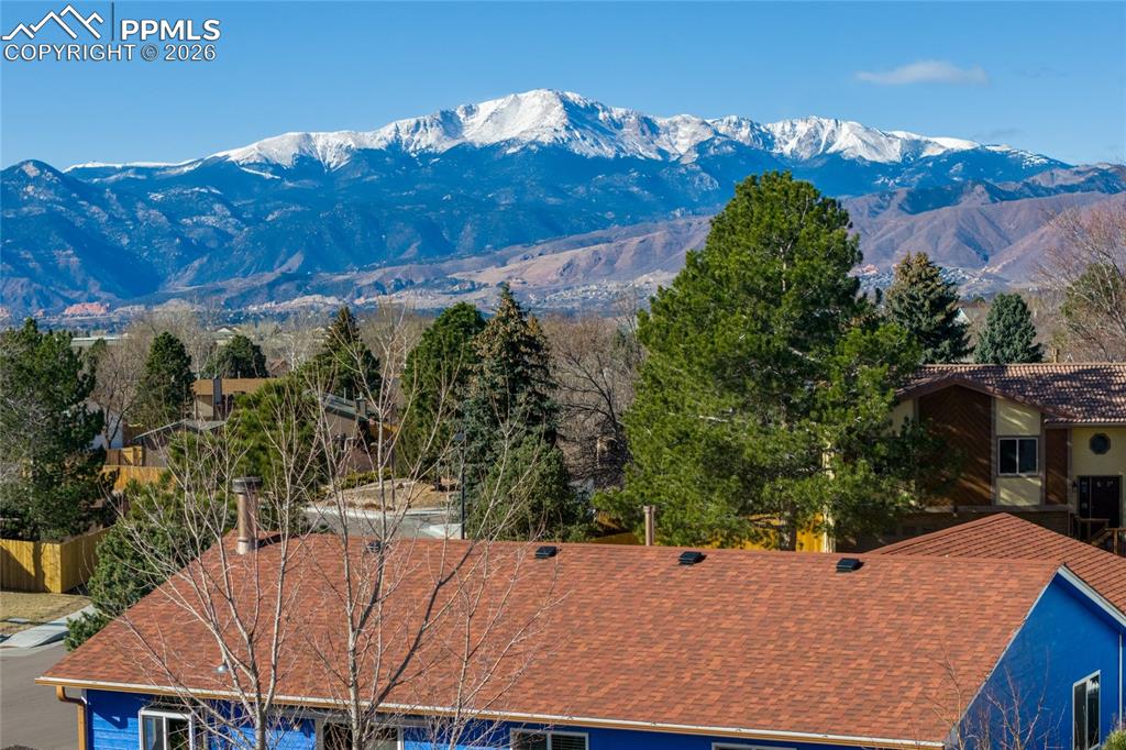 Image 27 of 27: In the shadow of America