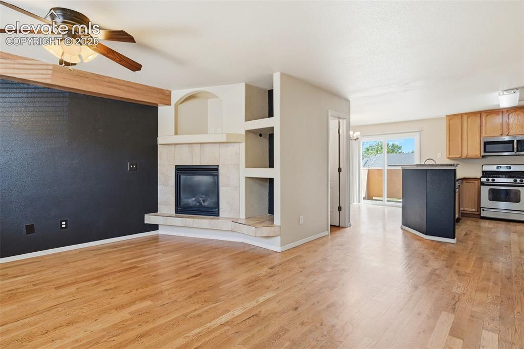 Image 5 of 48: Beautiful wood floors