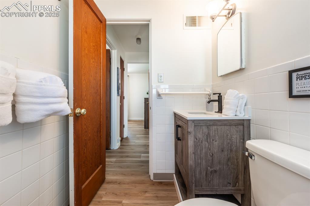 Image 17 of 27: Bathroom