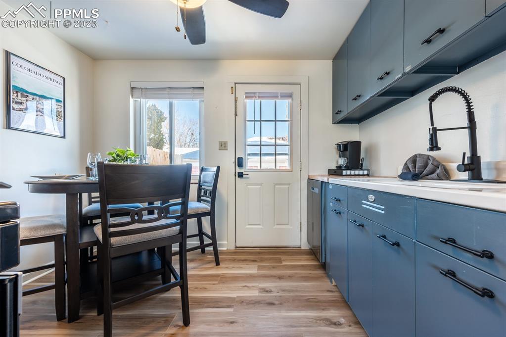 Image 19 of 27: Kitchen