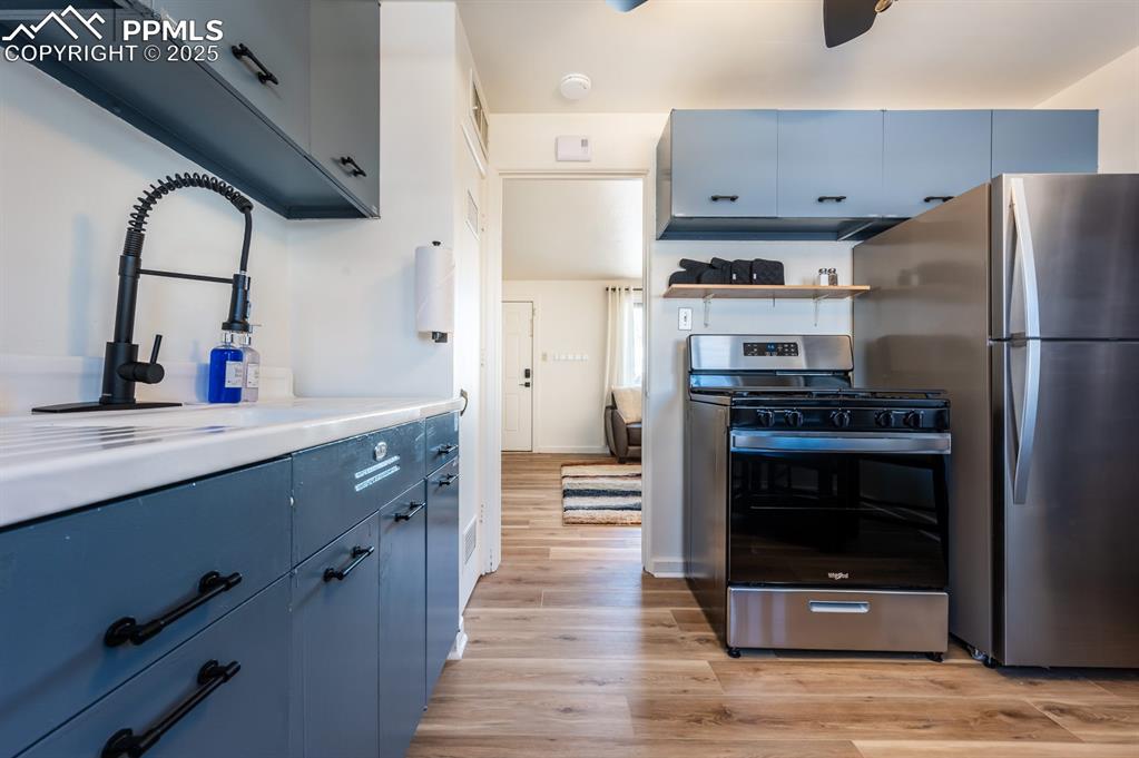 Image 20 of 27: Kitchen