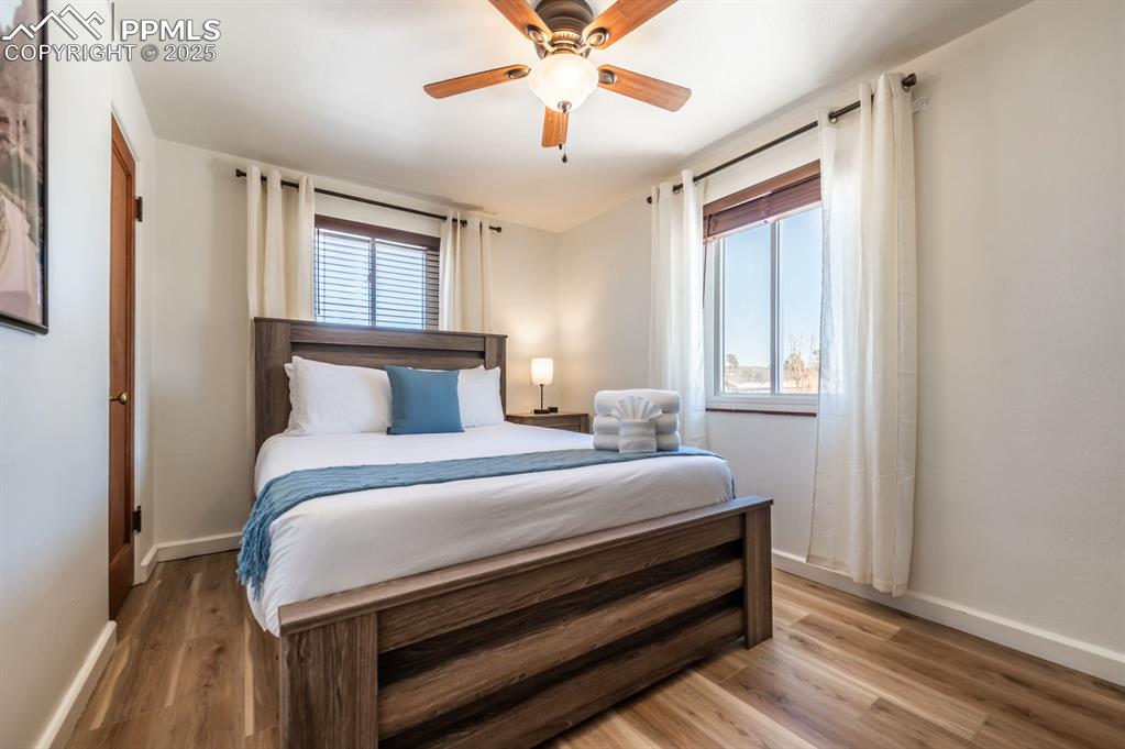 Image 22 of 27: Bedroom