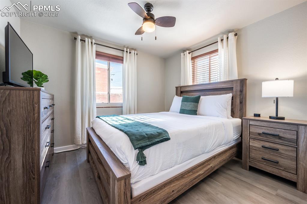 Image 25 of 27: Bedroom