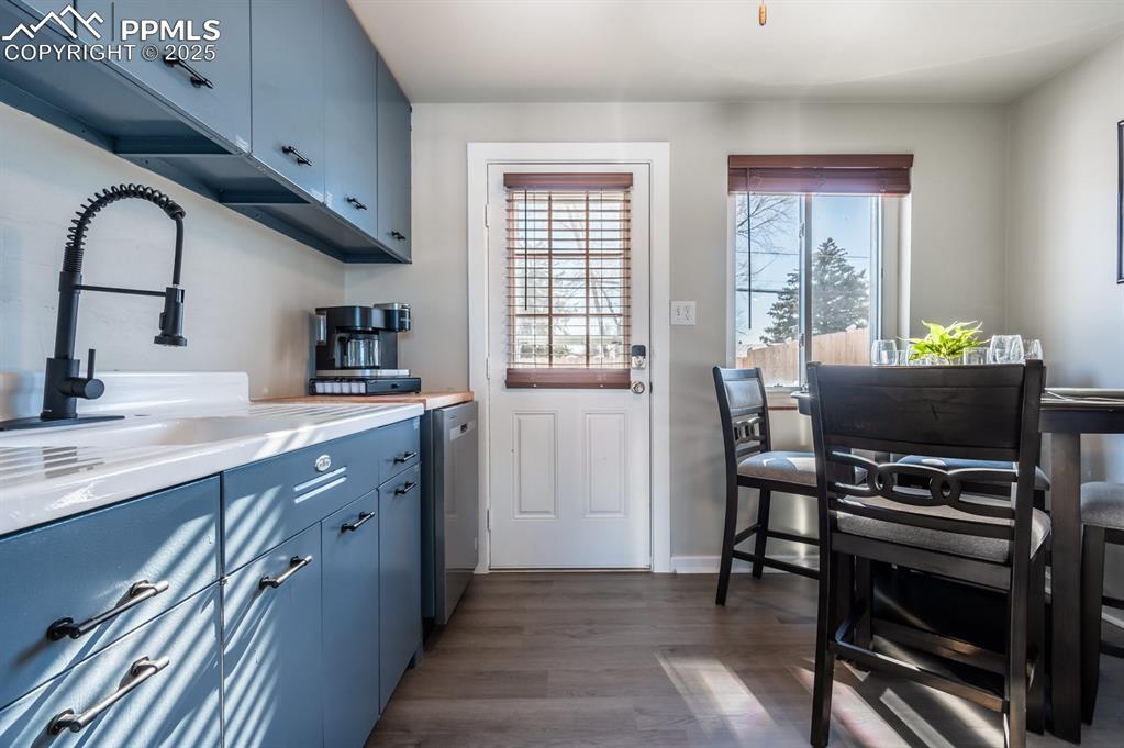 Image 27 of 27: Kitchen