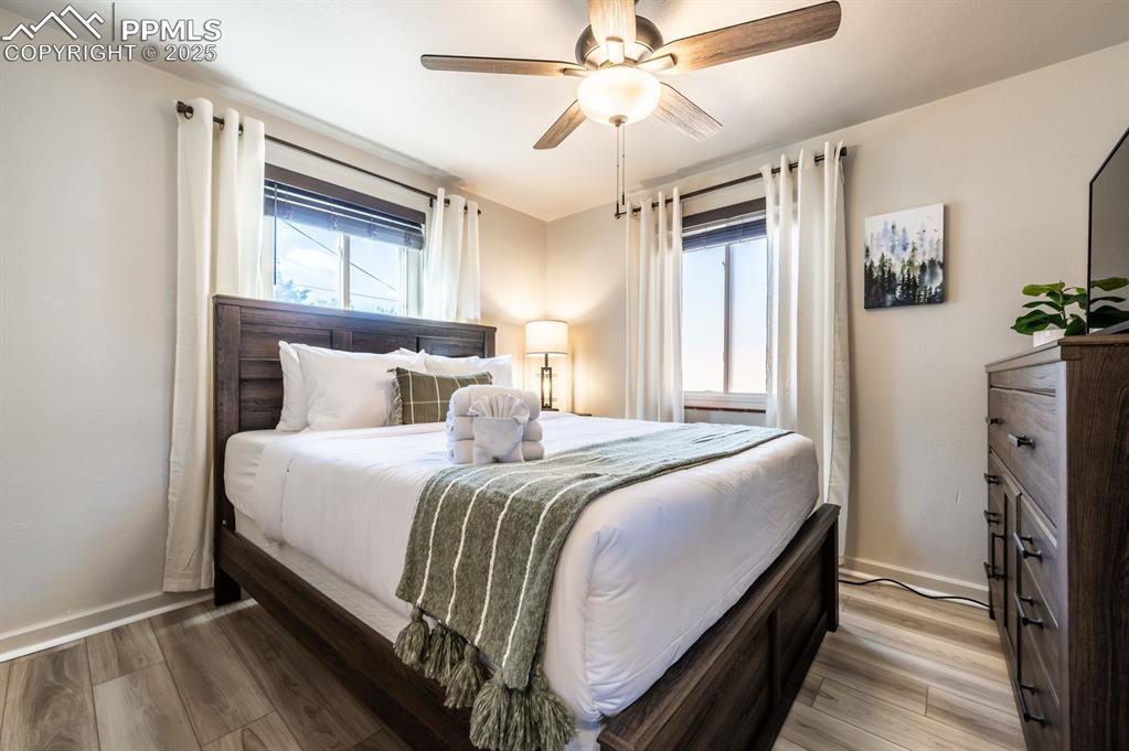 Image 7 of 27: Bedroom