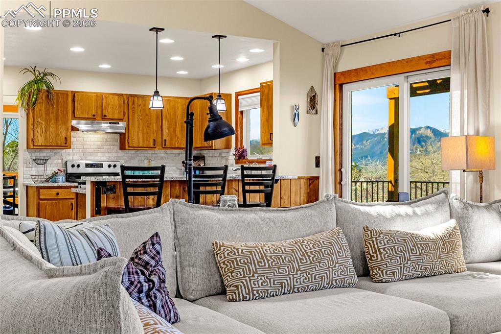 Image 15 of 40: Family Room