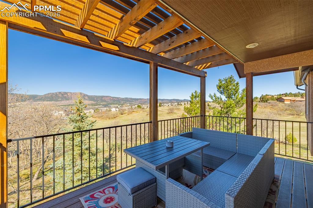 Image 17 of 40: Deck