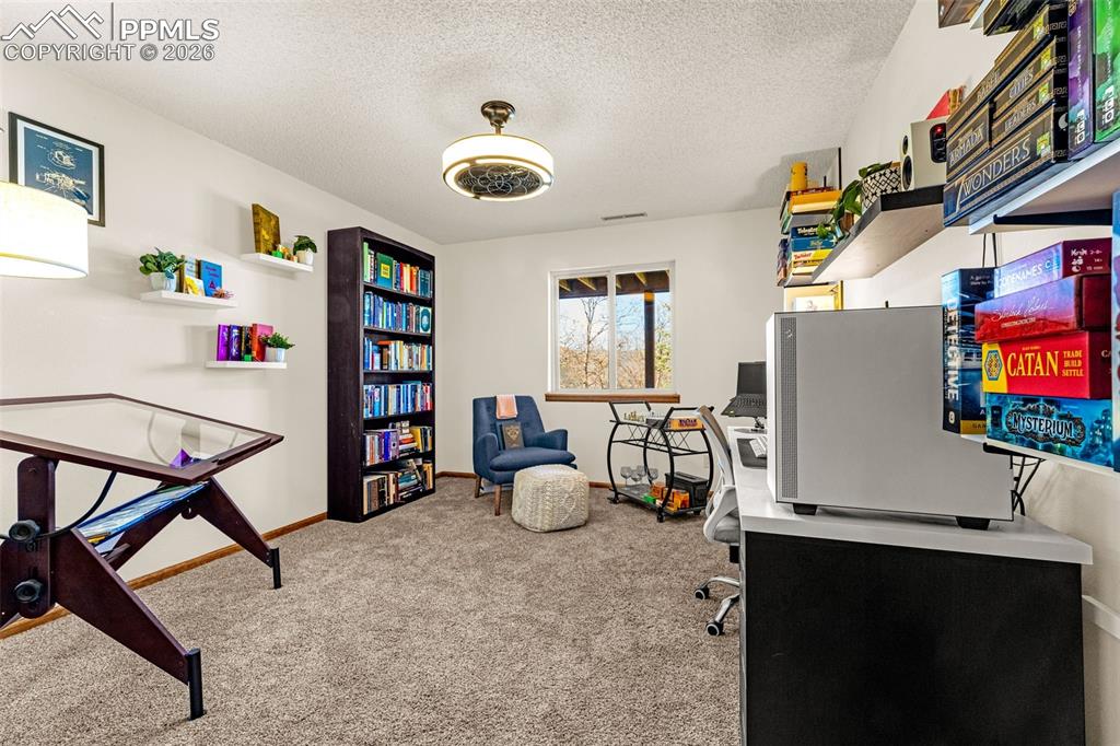 Image 29 of 40: Office