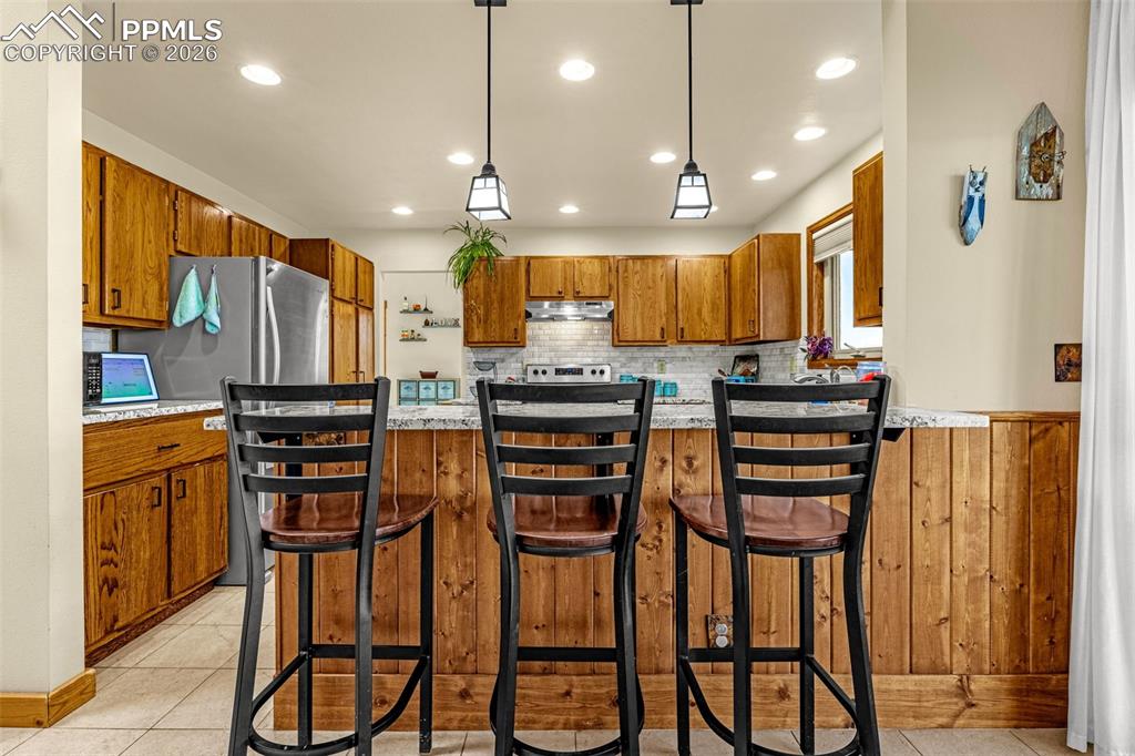 Image 7 of 40: Kitchen