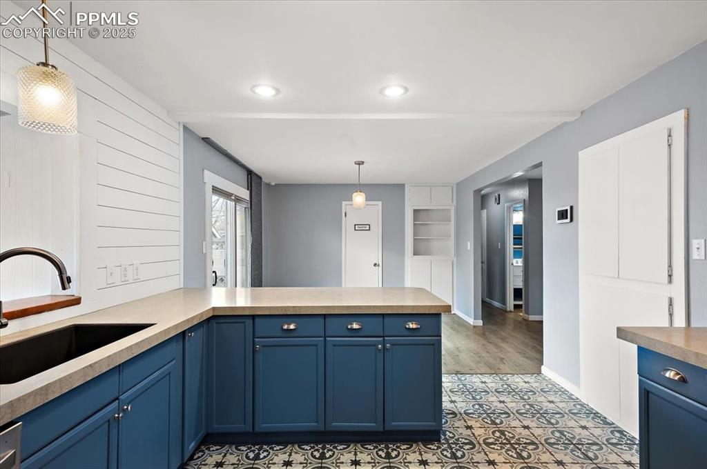 Image 10 of 32: Kitchen