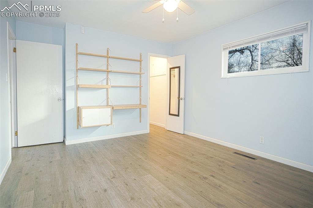 Image 16 of 32: Bedroom