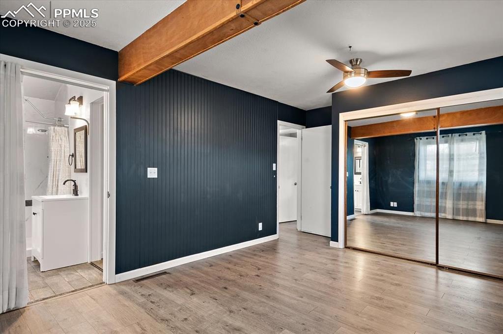 Image 18 of 32: Bedroom