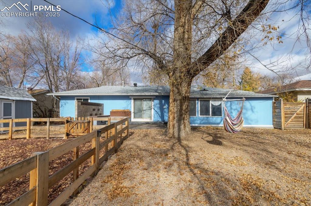 Image 26 of 32: Back of Structure