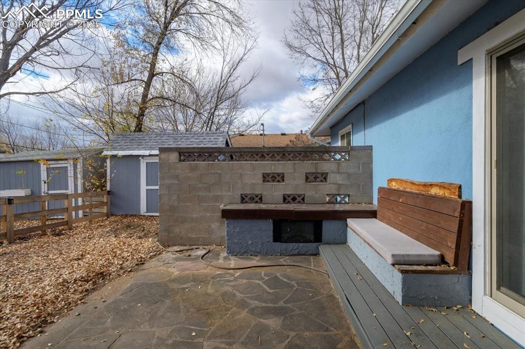 Image 28 of 32: Patio