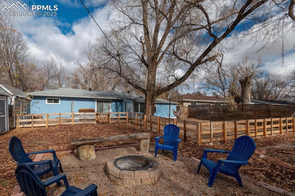 Image 29 of 32: Back of Structure