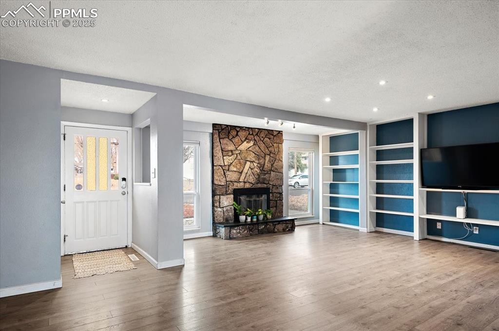 Image 3 of 32: Living Room