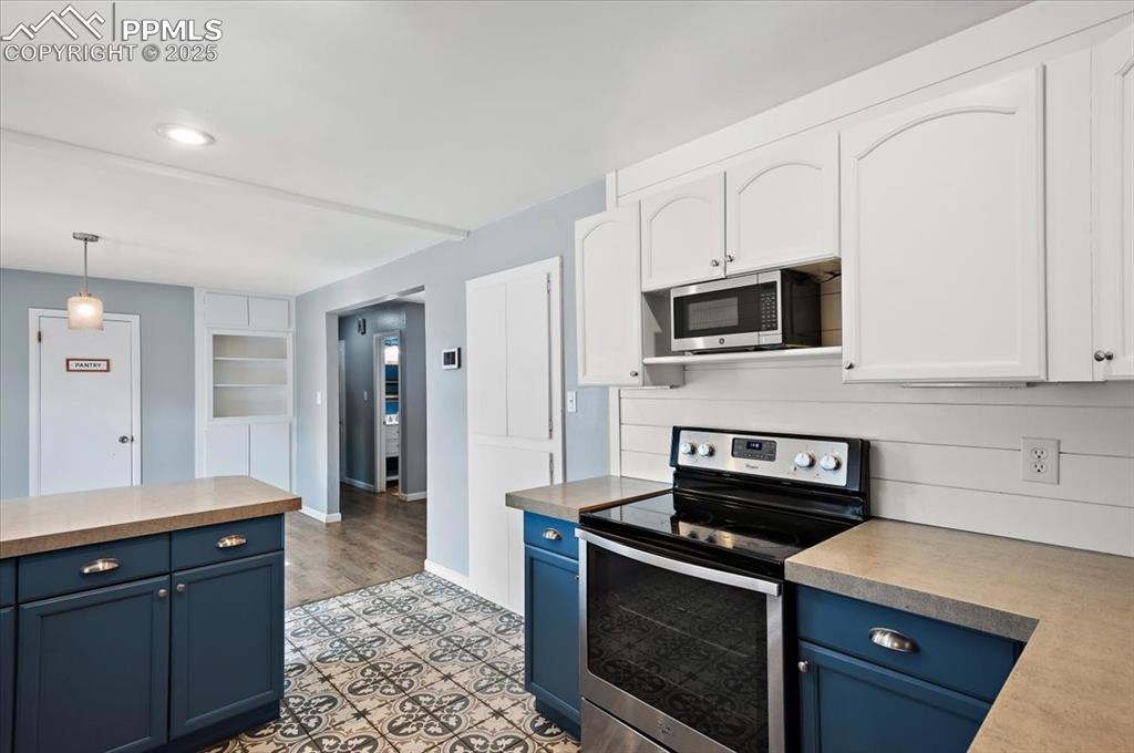 Image 9 of 32: Kitchen