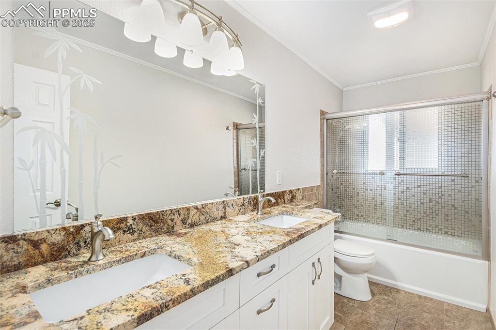 Image 13 of 26: REMODELLED Secondary FULL Bathroom with Granite Counters and Double Vanity!