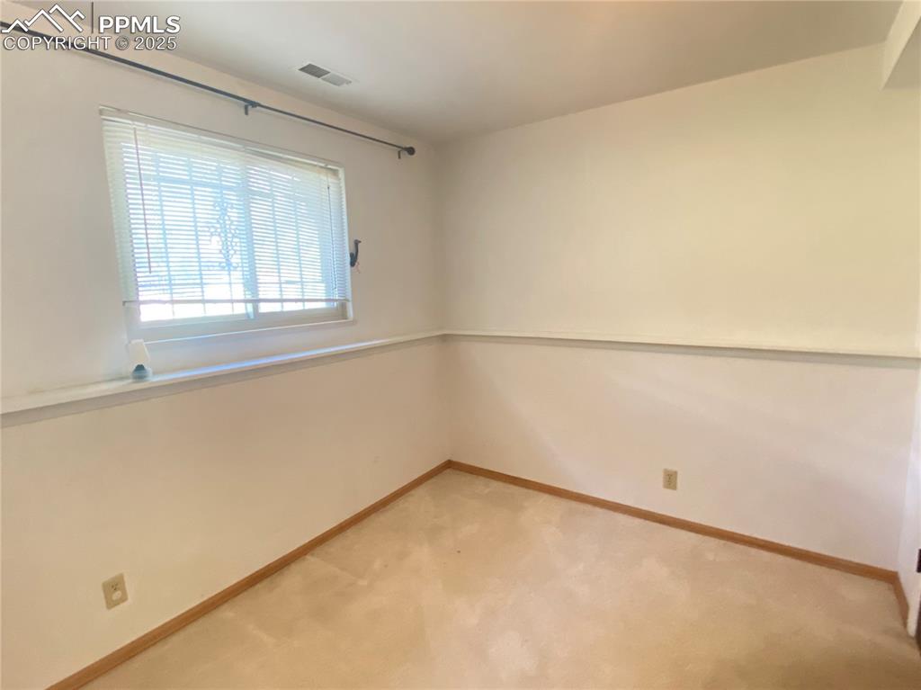 Image 12 of 20: Bedroom