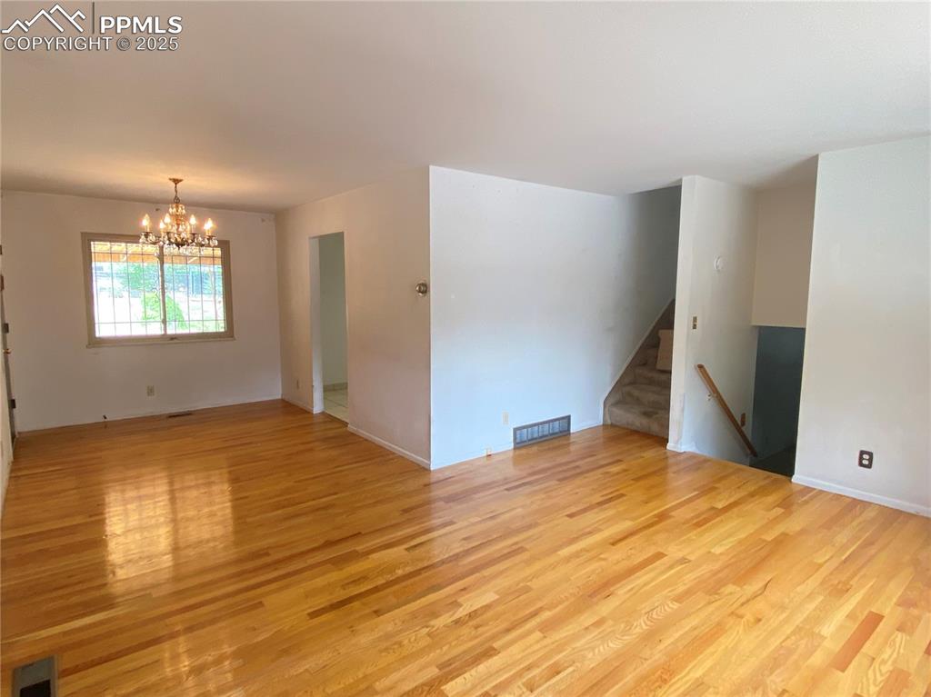 Image 3 of 20: Living Room